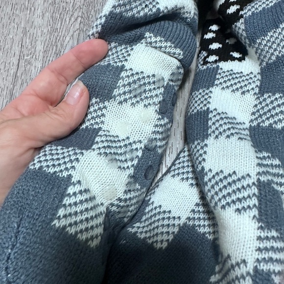Plaid Bear Fuzzy slipper Socks NWT - Picture 2 of 4